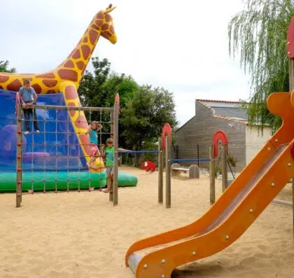 aire de jeux 740x700 1